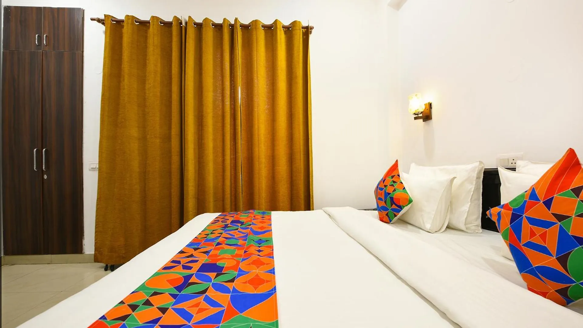Fabhotel Velvet Suites Gurgaon 3*,