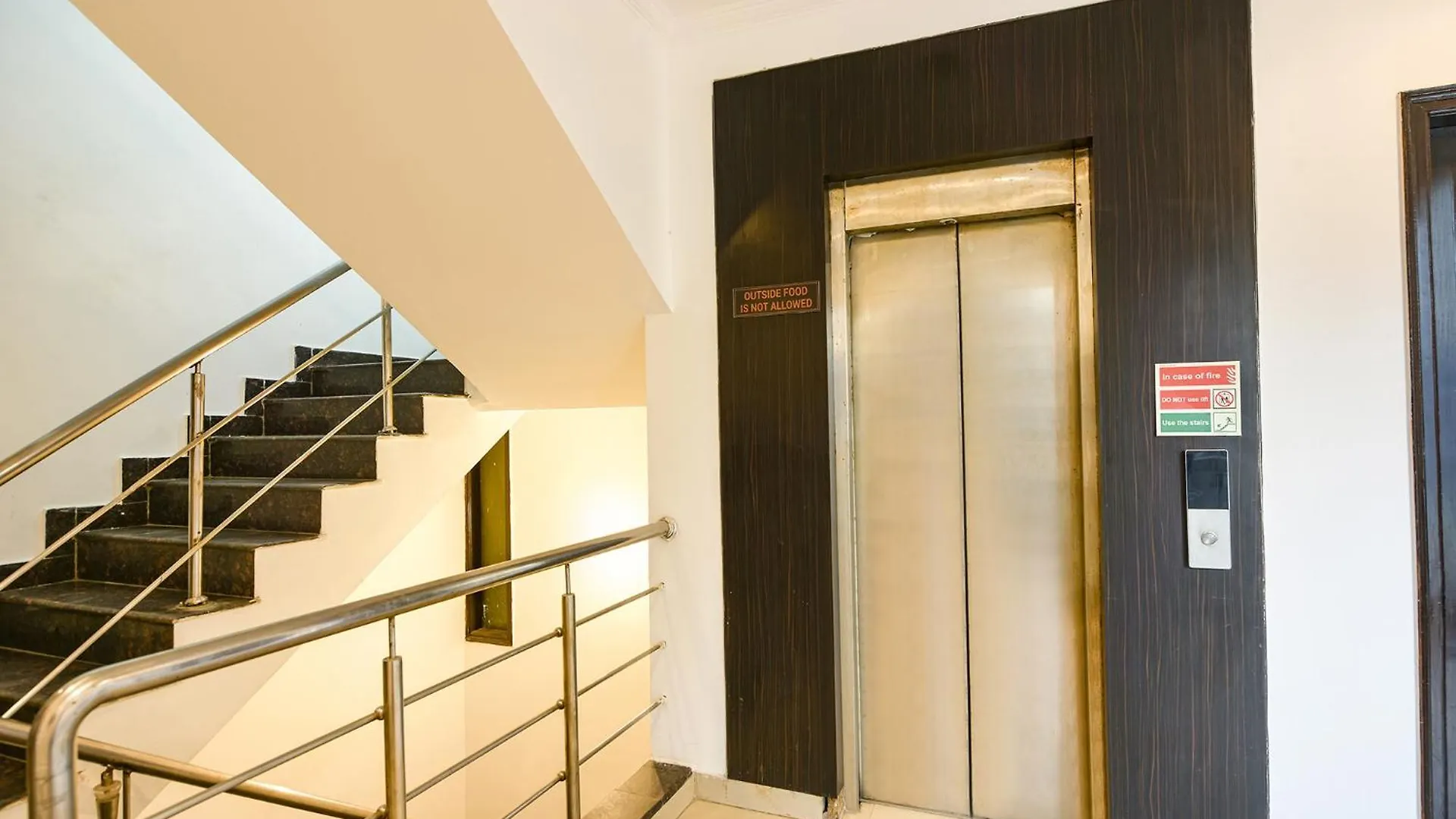 Hotel Fabhotel Velvet Suites Gurgaon